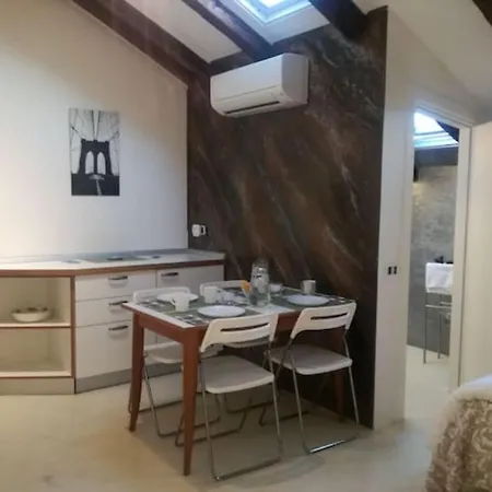 Bilocale Mansardato Zona Corso Buenos Aires Mm1-mm2 Lippi 2 Lejlighed