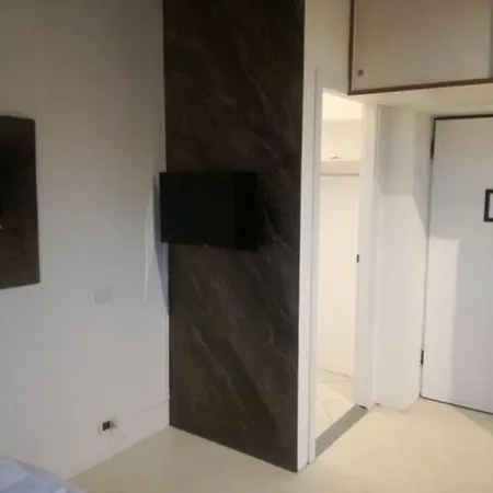 Bilocale Mansardato Zona Corso Buenos Aires Mm1-mm2 Lippi 2
